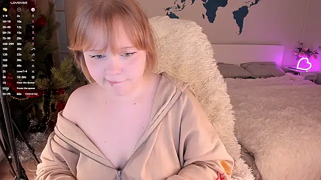 Snapshot of LisaLaas chatting on 01.17.25 LisaLaas online show from 01.17.25