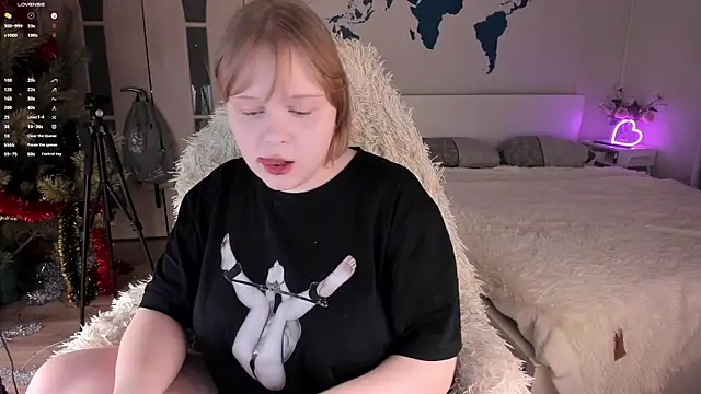 Snapshot of LisaLaas chatting on 01.21.25 LisaLaas online show from 01.21.25