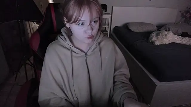 Snapshot of LisaLaas chatting on 02.13.25 LisaLaas online show from 02.13.25