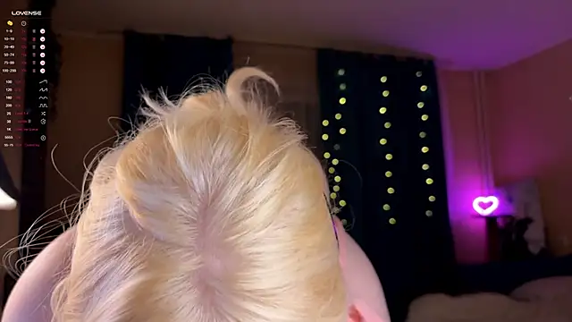 Snapshot of LisaLaas chatting on 09.18.25 LisaLaas online show from 09.18.25