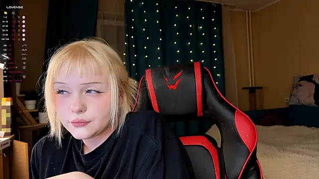 Snapshot of LisaLaas chatting on 09.21.25 LisaLaas online show from 09.21.25