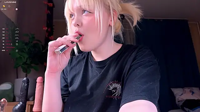 Snapshot of LisaLaas chatting on 12.13.25 LisaLaas online show from 12.13.25