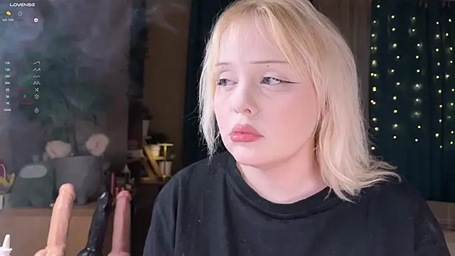 Snapshot of LisaLaas chatting on 01.13.26 LisaLaas online show from 01.13.26