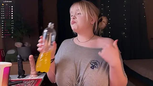 Snapshot of LisaLaas chatting on 02.22.26 LisaLaas online show from 02.22.26