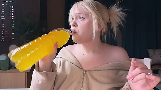 Snapshot of LisaLaas chatting on 03.21.26 LisaLaas online show from 03.21.26