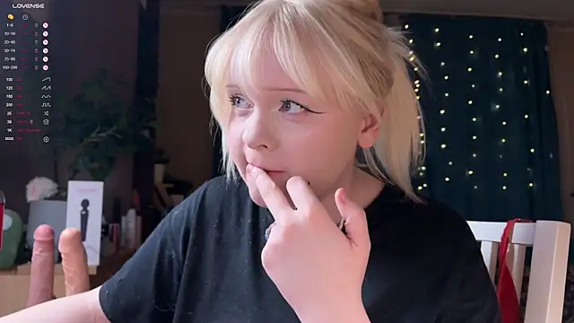 Snapshot of LisaLaas chatting on 03.26.26 LisaLaas online show from 03.26.26