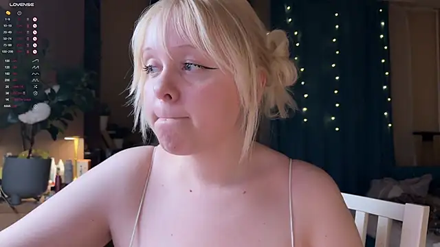 Snapshot of LisaLaas chatting on 03.29.26 LisaLaas online show from 03.29.26