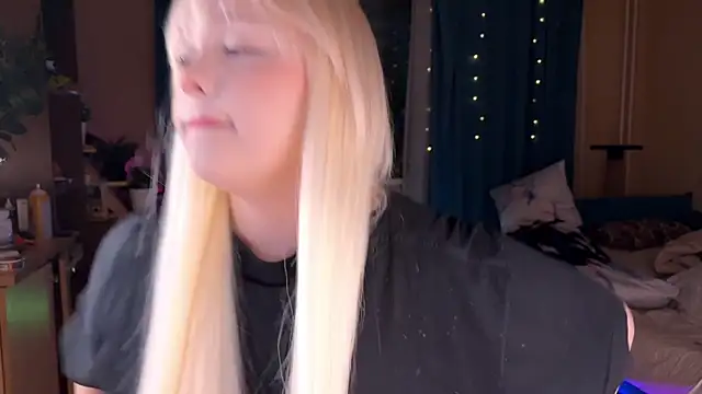 LisaLaas online show from 05.15.26