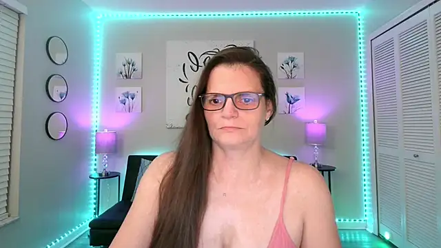 Snapshot of -Samie- chatting on 06.14.26 -Samie- online show from 06.14.26