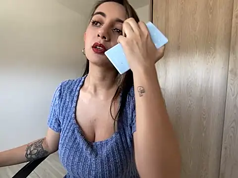 Snapshot of Anny_Moore09 chatting on 03.01.26 Anny Moore09 online show from 03.01.26