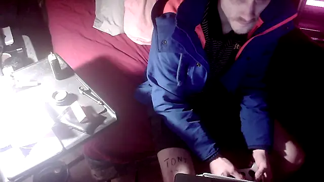 Snapshot of xxxTony999 chatting on 12.04.24 xxxTony999 online show from 12.04.24