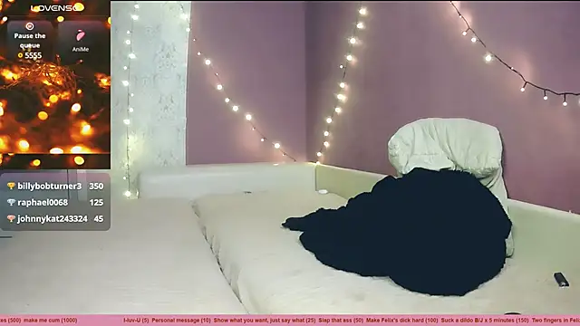 Snapshot of Littlepinkcat chatting on 12.27.24 Littlepinkcat online show from 12.27.24