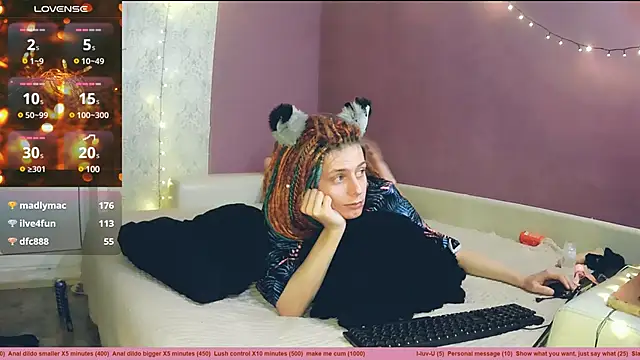 Snapshot of Littlepinkcat chatting on 12.31.24 Littlepinkcat online show from 12.31.24