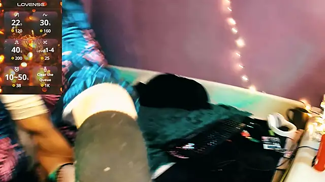 Snapshot of Littlepinkcat chatting on 01.14.25 Littlepinkcat online show from 01.14.25