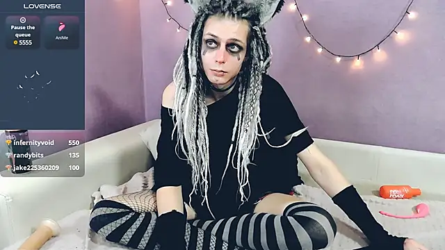 Snapshot of Littlepinkcat chatting on 02.13.25 Littlepinkcat online show from 02.13.25