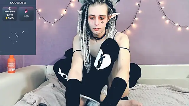 Snapshot of Littlepinkcat chatting on 02.18.25 Littlepinkcat online show from 02.18.25