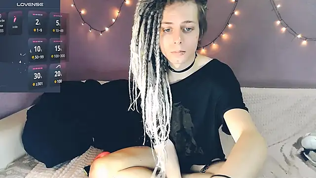 Snapshot of Littlepinkcat chatting on 03.08.25 Littlepinkcat online show from 03.08.25