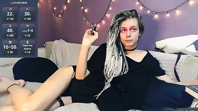 Snapshot of Littlepinkcat chatting on 03.10.25 Littlepinkcat online show from 03.10.25