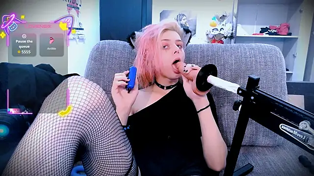 Snapshot of Littlepinkcat chatting on 10.02.25 Littlepinkcat online show from 10.02.25