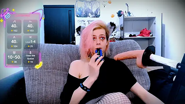 Snapshot of Littlepinkcat chatting on 10.06.25 Littlepinkcat online show from 10.06.25