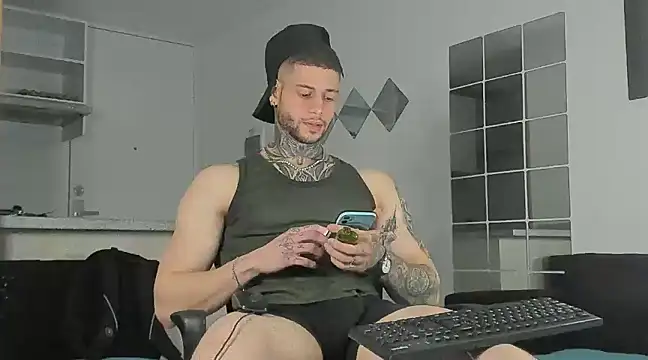 Snapshot of _jamesleandros1 chatting on 12.10.24 jamesleandros1 online show from 12.10.24