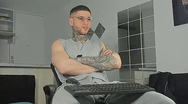 Snapshot of _jamesleandros1 chatting on 12.28.24 jamesleandros1 online show from 12.28.24