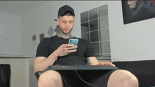 Snapshot of _jamesleandros1 chatting on 01.15.25 jamesleandros1 online show from 01.15.25