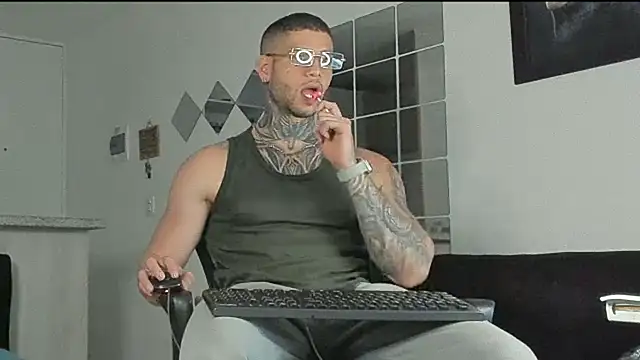 Snapshot of _jamesleandros1 chatting on 02.20.25 jamesleandros1 online show from 02.20.25