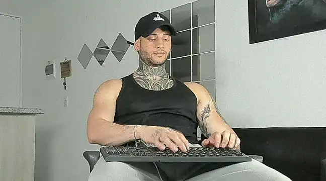 Snapshot of _jamesleandros1 chatting on 02.22.25 jamesleandros1 online show from 02.22.25