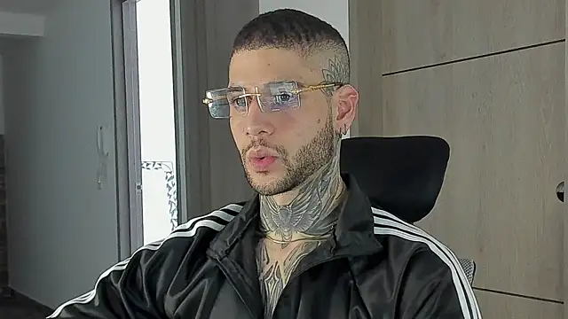 Snapshot of _jamesleandros1 chatting on 09.11.25 jamesleandros1 online show from 09.11.25