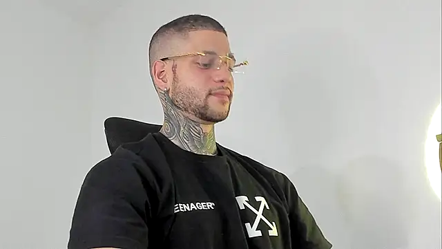 Snapshot of _jamesleandros1 chatting on 09.30.25 jamesleandros1 online show from 09.30.25