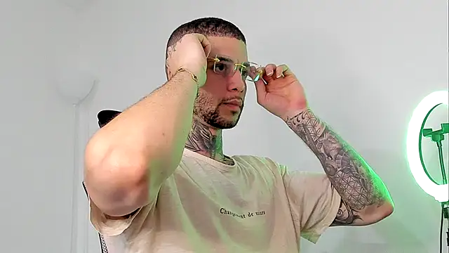 Snapshot of _jamesleandros1 chatting on 10.01.25 jamesleandros1 online show from 10.01.25