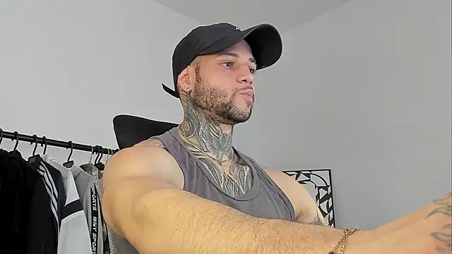 Snapshot of _jamesleandros1 chatting on 10.10.25 jamesleandros1 online show from 10.10.25