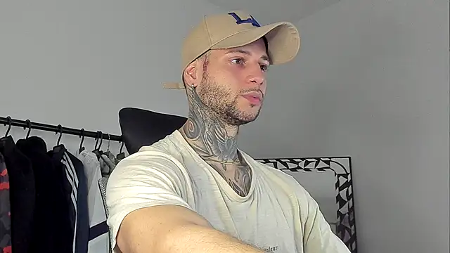 Snapshot of _jamesleandros1 chatting on 10.23.25 jamesleandros1 online show from 10.23.25