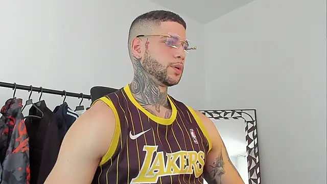 Snapshot of _jamesleandros1 chatting on 10.30.25 jamesleandros1 online show from 10.30.25