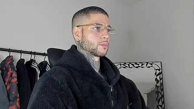 Snapshot of _jamesleandros1 chatting on 11.09.25 jamesleandros1 online show from 11.09.25