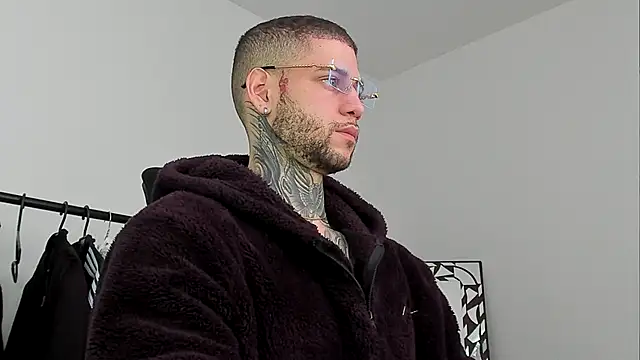 Snapshot of _jamesleandros1 chatting on 11.12.25 jamesleandros1 online show from 11.12.25