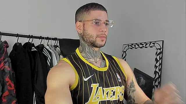 Snapshot of _jamesleandros1 chatting on 11.15.25 jamesleandros1 online show from 11.15.25