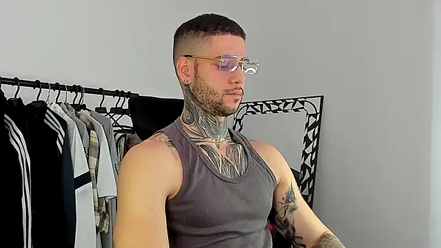 Snapshot of _jamesleandros1 chatting on 11.26.25 jamesleandros1 online show from 11.26.25