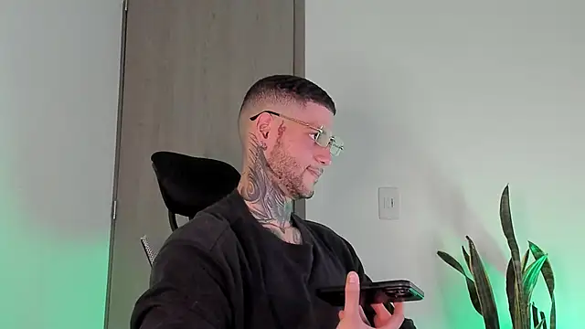  jamesleandros1 online show from 02.28.26