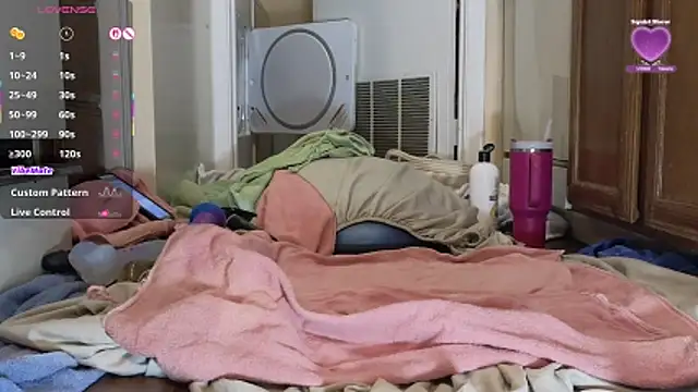 LoveSaraChristine online show from 04.06.26