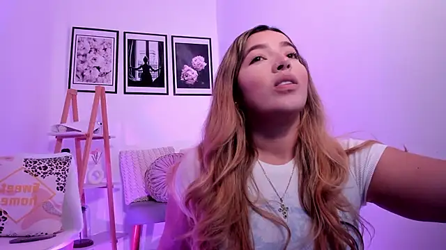 Snapshot of sofihill01 chatting on 03.08.26 sofihill01 online show from 03.08.26