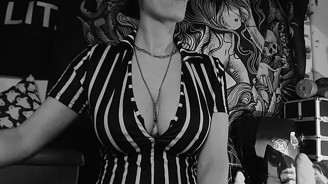Snapshot of Silentmary chatting on 06.11.26 Silentmary online show from 06.11.26