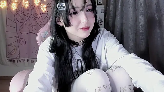 Snapshot of Holy420lolii chatting on 11.10.25 Holy420lolii online show from 11.10.25