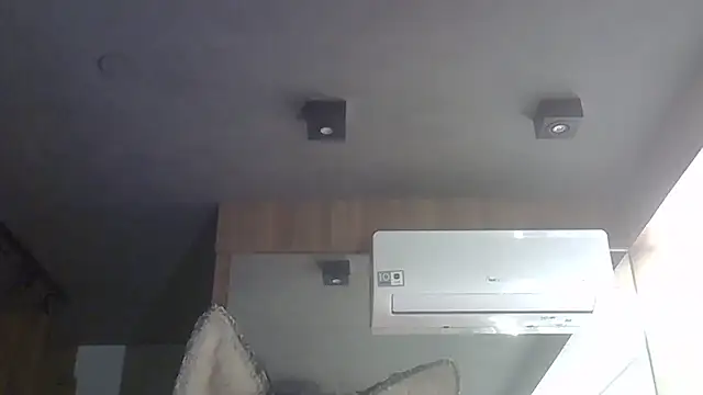 Skinny-Kitten online show from 12.18.25