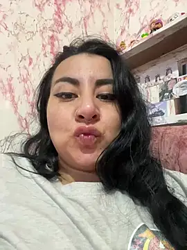 Abril Luv online show from 03.15.25