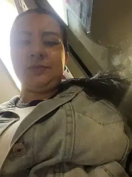 Abril Luv online show from 03.18.25