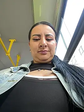 Abril Luv online show from 03.20.25