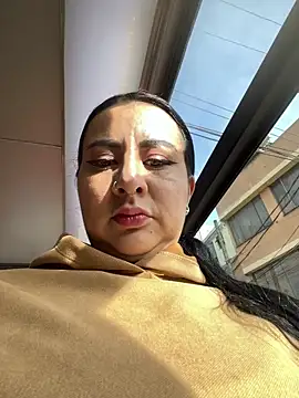 Abril Luv online show from 10.02.25