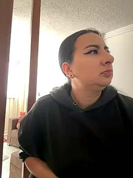 Abril Luv online show from 11.27.25